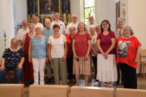 Der verstärkte Kirchenchor mit GastsängerInnen Sommer 2023