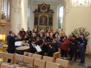 Kirchenchor, verstärkt mit Orchester und Gastsängern